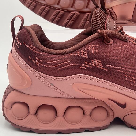 Athletic_Shoes